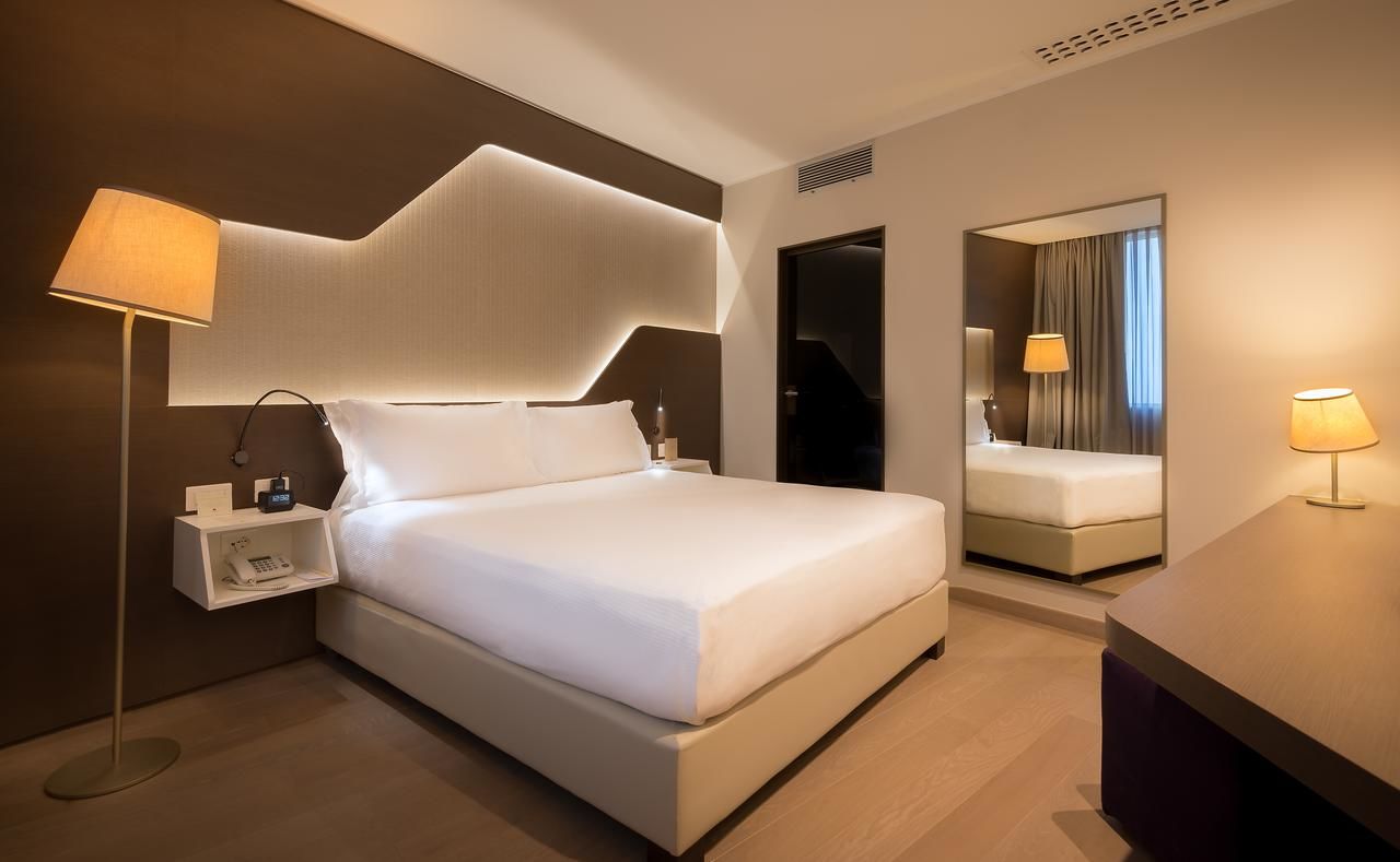 Отель DoubleTree by Hilton Yerevan City Centre Ереван-18