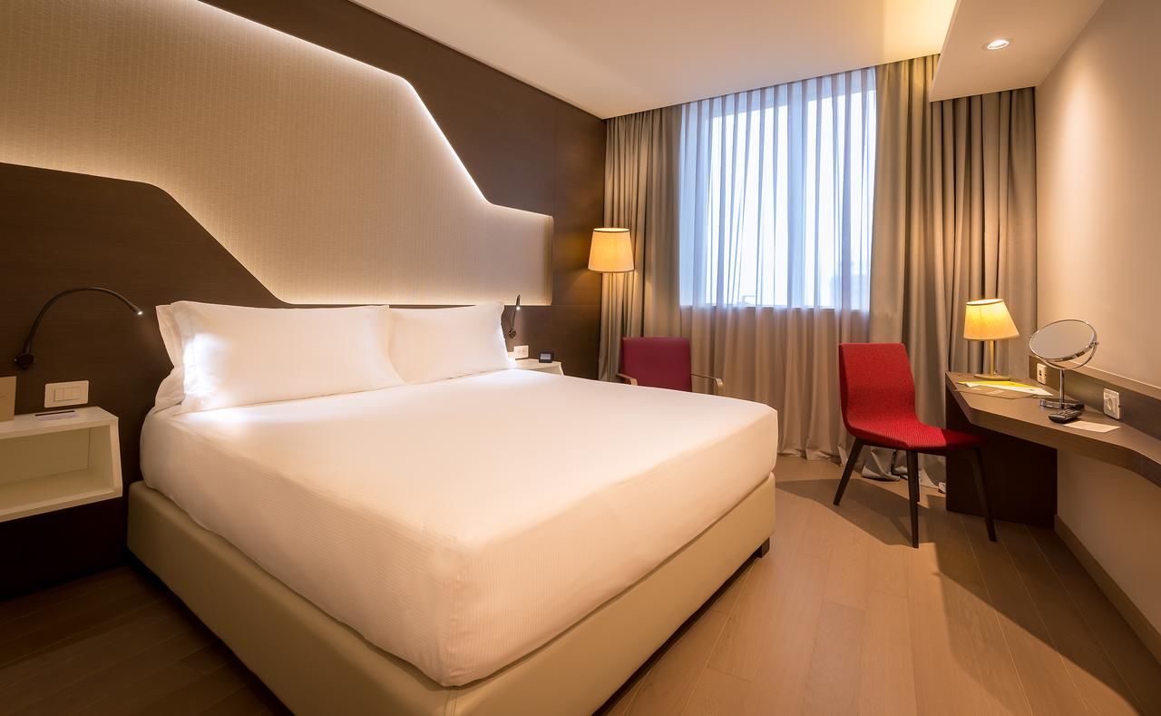 Отель DoubleTree by Hilton Yerevan City Centre Ереван-32