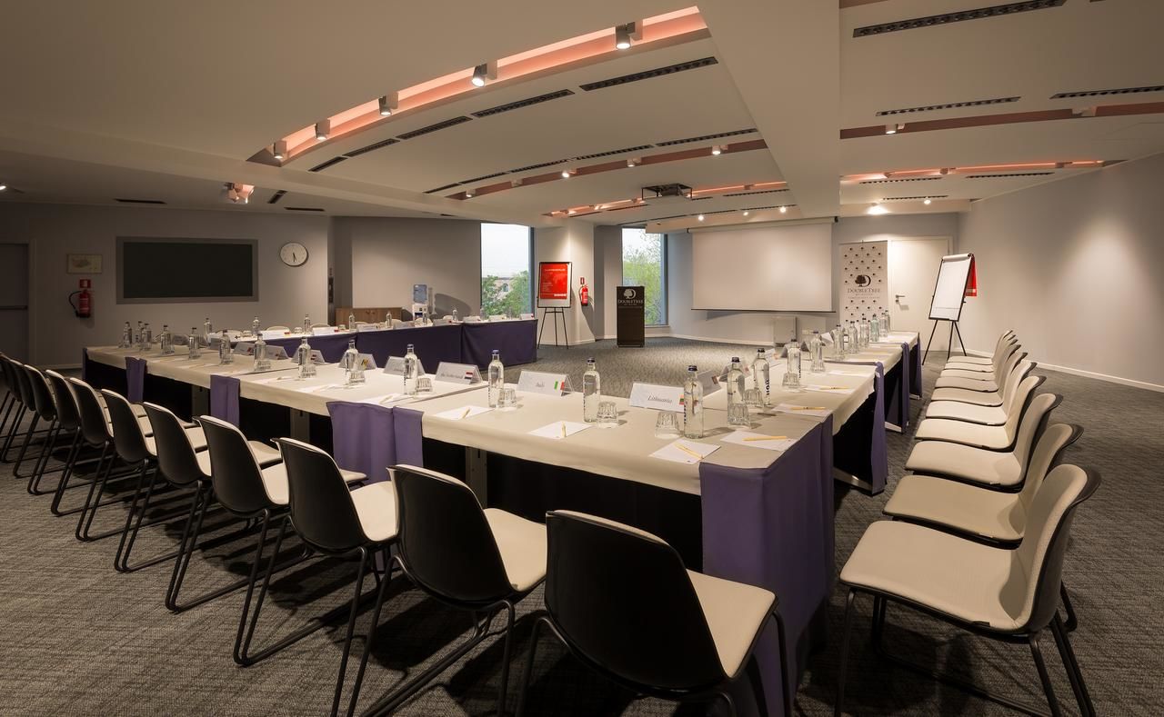 Отель DoubleTree by Hilton Yerevan City Centre Ереван-34