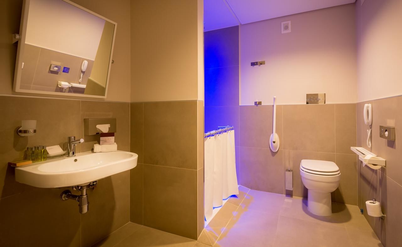 Отель DoubleTree by Hilton Yerevan City Centre Ереван-41