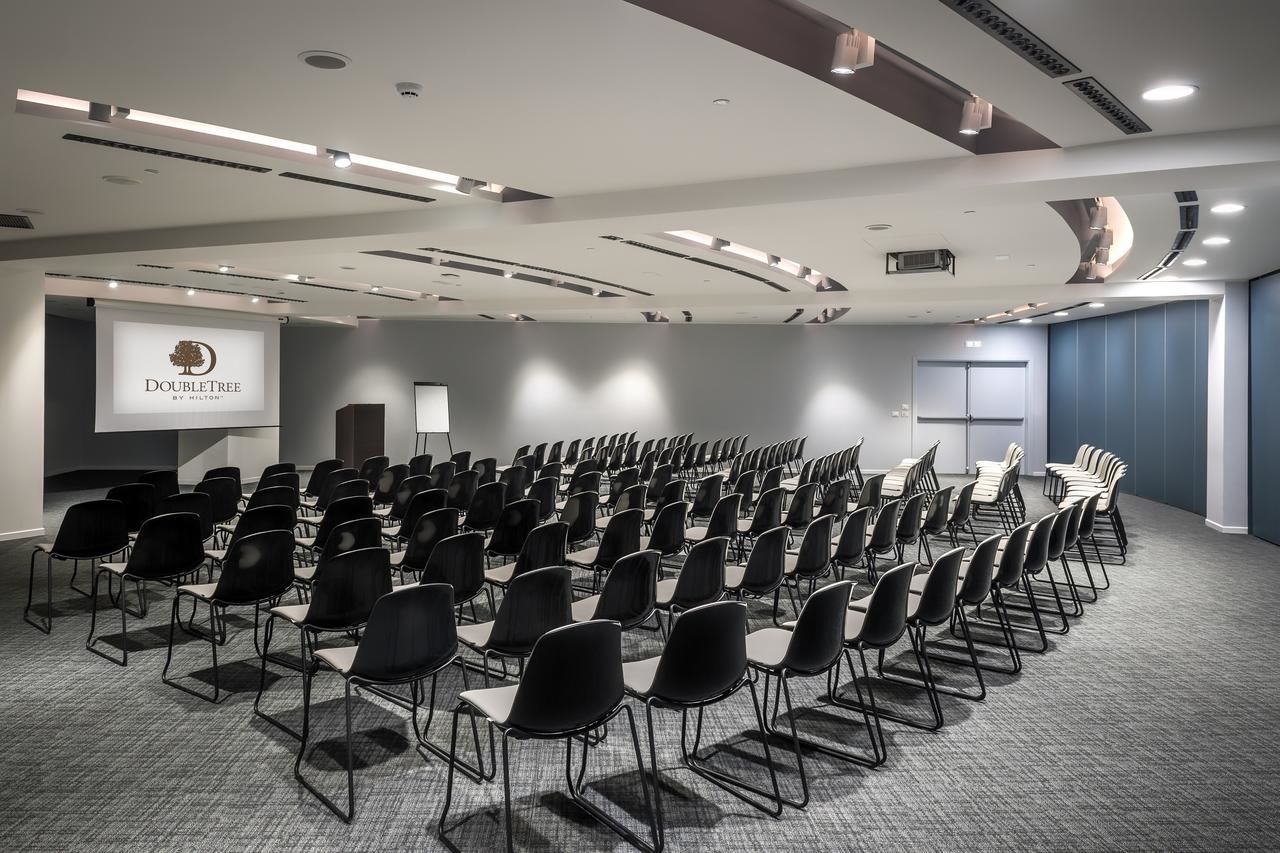 Отель DoubleTree by Hilton Yerevan City Centre Ереван-45