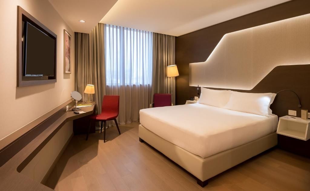 Отель DoubleTree by Hilton Yerevan City Centre Ереван-49