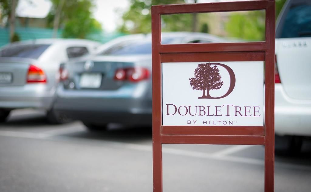 Отель DoubleTree by Hilton Yerevan City Centre Ереван-52