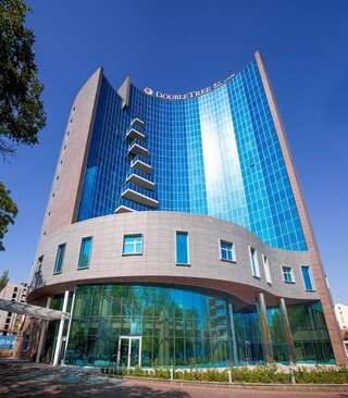 Отель DoubleTree by Hilton Yerevan City Centre Ереван-0