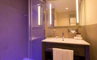 Отель DoubleTree by Hilton Yerevan City Centre Ереван Двухместный номер с 2 отдельными кроватями-3