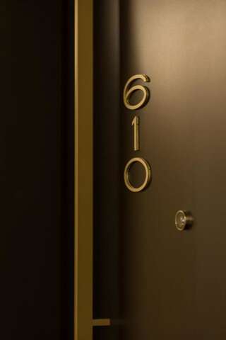 Отель DoubleTree by Hilton Yerevan City Centre Ереван Номер Делюкс с кроватью размера «king-size»-9