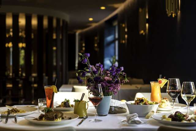 Отель DoubleTree by Hilton Yerevan City Centre Ереван-13