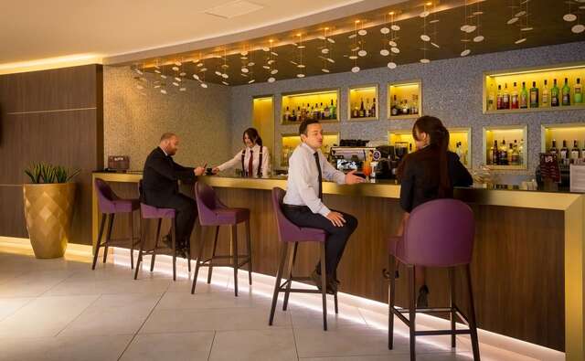 Отель DoubleTree by Hilton Yerevan City Centre Ереван-27