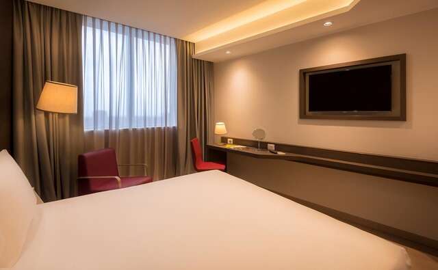 Отель DoubleTree by Hilton Yerevan City Centre Ереван-32