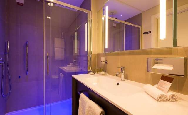 Отель DoubleTree by Hilton Yerevan City Centre Ереван-49